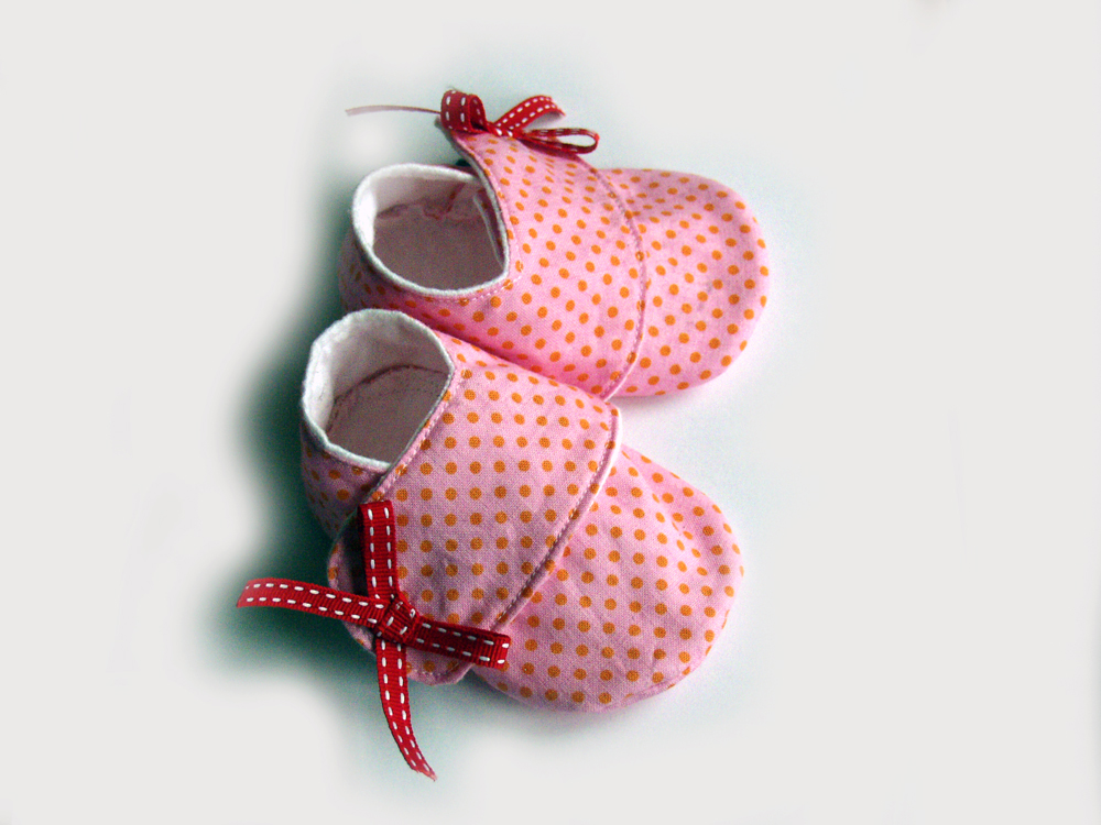 Baby Girl Shoes/booties, Size 0-6 Months, Pink Dot Sneakers.